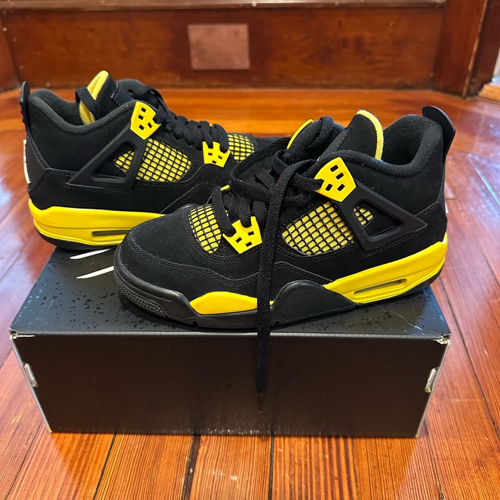 Air Jordan 4 Retro (GS) Kids Black/ Yellow Sneakers